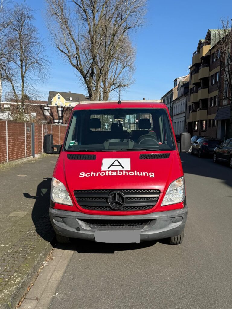 Schrottabholung Essen bietet Ihnen eine schnelle, zuverlässige und umweltfreundliche Lösung, um Altmetall, Elektroschrott oder Kfz-Teile fachgerecht zu entsorgen. Kontaktieren Sie uns noch heute unter 📞01522-422-4277, und wir kümmern uns um den Rest!